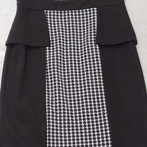 NEW YORK AND CO BLACK AND WHITE HOUNDSTOOTH WAIST BAND PAPLUM SLEEVELESS SIZE 2 - Picture 5 of 13